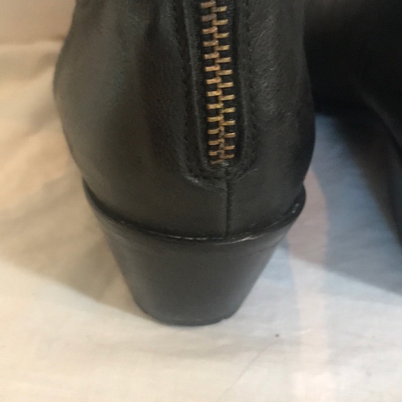 “ZADIG & VOLTAIRE” TEDDY Leather Ankle Boots. - Picture 5 of 16